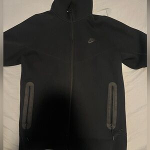 Mens black Nike V-Tech
